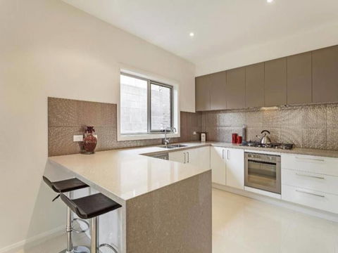 Signature Townhouse In Doncaster - Accommodation Asia 2