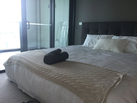 Oceanview Docklands - Accommodation Guide 5