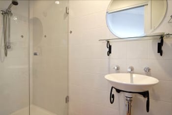 Razorback 6 - Accommodation Guide 6