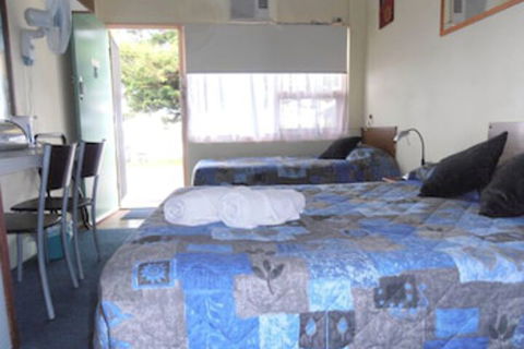 Black Swan Waterfront Motel Not Suitable For Children - Accommodation Asia 6