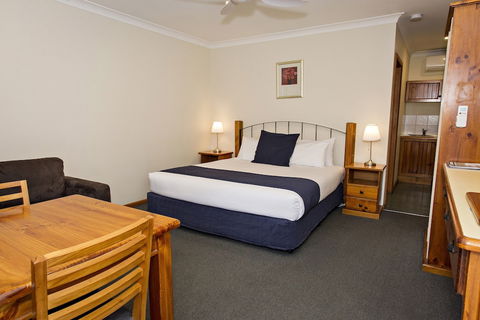 Colonial Motel And Serviced Apartments - Accommodation Asia 1