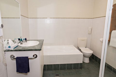 Colonial Motel And Serviced Apartments - Accommodation Asia 3