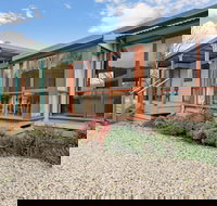 R  R in Bright - Short walk to town - Accommodation Asia