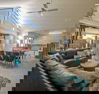 Sails on Chapel - Accommodation Guide