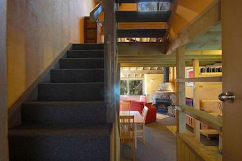 Huggins - Accommodation Guide 0