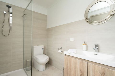 Xanadu Shores - Accommodation Guide 5