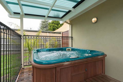 Xanadu Shores - Accommodation Guide 6