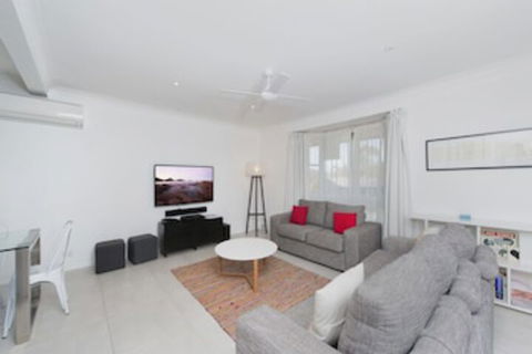 Ronald Avenue 101 Sea Behind The Trees - Accommodation Guide 0
