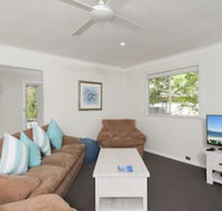 Box Beach Retreat 29 Essendene Road - Accommodation Asia