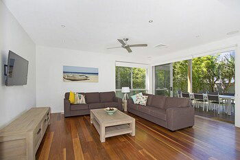 Banzai On The Beach - Accommodation Guide 0