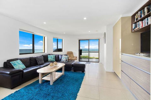 Shoreline Nine Penthouse With Ocean Views - Accommodation Asia 2
