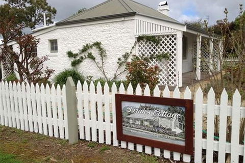 Sarahs Cottage - Accommodation Asia 0