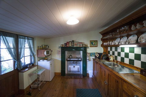 Sarahs Cottage - Accommodation Asia 1