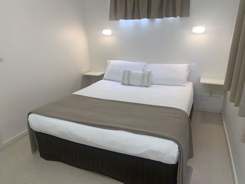 Beachfront Hallidays Point - Accommodation Guide 4