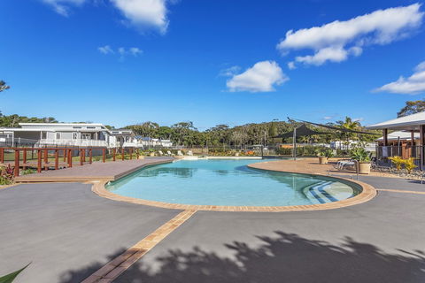Beachfront Hallidays Point - Accommodation Guide 3
