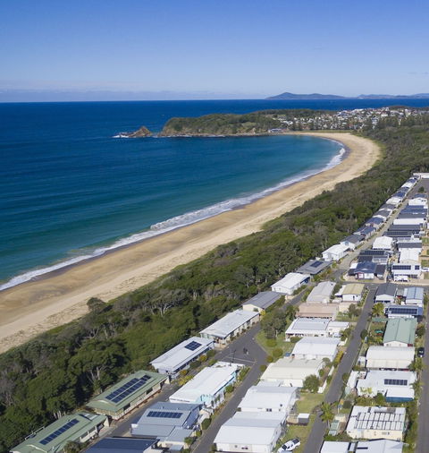 Beachfront Hallidays Point - Accommodation Guide 0
