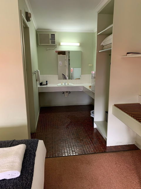 Finley Country Club Hotel Motel - Accommodation Guide 4