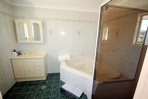 Casa Del Sol Near Centre Of Jindabyne - Accommodation Asia 0