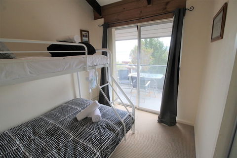 Kooringa 9 Great Lake Jindabyne Views - Accommodation Asia 3