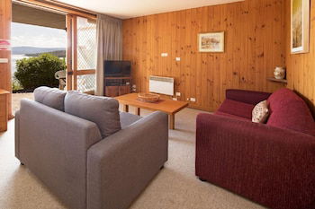 Seeblick 3 On Lake Jindabyne - Accommodation Guide 0