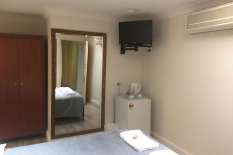 Aussie Hotel - Accommodation Asia 6