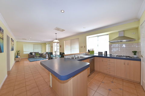 Redcliff Home Close To City & Airport - Accommodation Asia 4