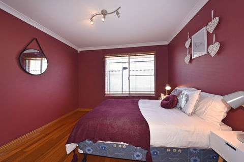 Redcliff Home Close To City & Airport - Accommodation Asia 0