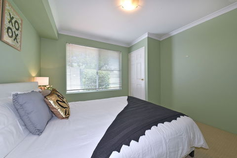 Redcliff Home Close To City & Airport - Accommodation Asia 1