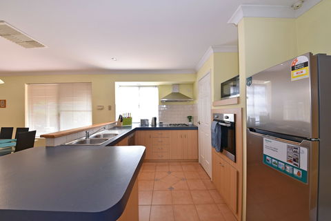 Redcliff Home Close To City & Airport - Accommodation Asia 5