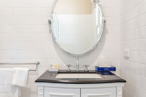 Grandview Accommodation - The Flaxley Apartments - Accommodation Guide 0