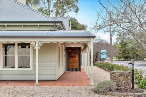 Grandview Accommodation - The Flaxley Apartments - Accommodation Guide 1