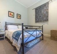 Exquisite 4 Bedroom House with Pool - Accommodation Asia
