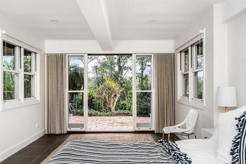 A PERFECT STAY - Rutherford House - Accommodation Guide 2