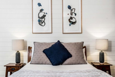 A PERFECT STAY - Rutherford House - Accommodation Guide 1