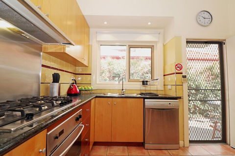 Brunswick Renaissance - Rejuvenate Stays - Accommodation Asia 7