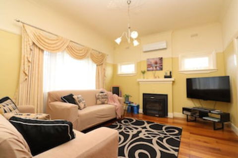Brunswick Renaissance - Rejuvenate Stays - Accommodation Asia 0