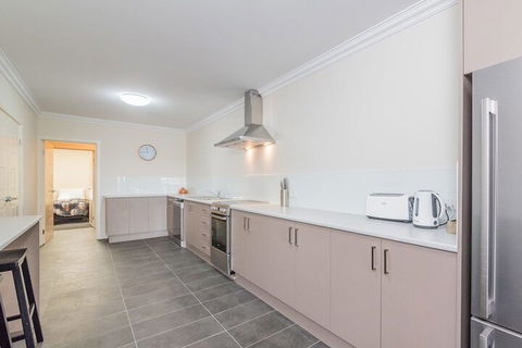 Thompson Avenue Apartments No.1 - Accommodation Asia 3