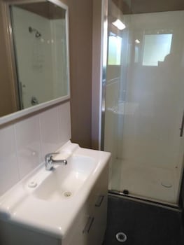 Irish Club Accommodation - Accommodation Asia 5