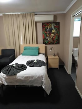 Irish Club Accommodation - Accommodation Asia 3