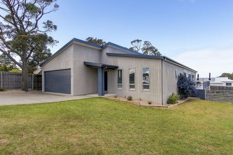 Pelican House - Accommodation Guide 2