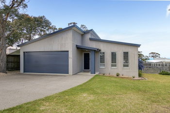 Pelican House - Accommodation Guide 0