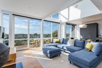 The Blairgowrie Glasshouse - Accommodation Guide 0
