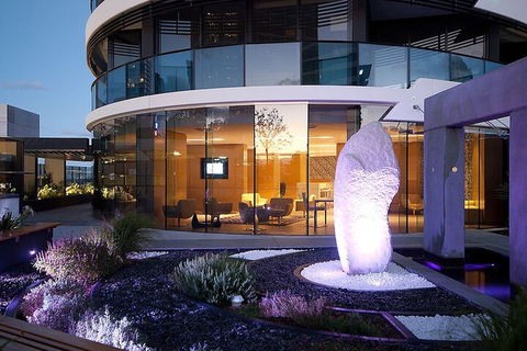 Oracle Boulevard - Private Apartments - Accommodation Asia 2