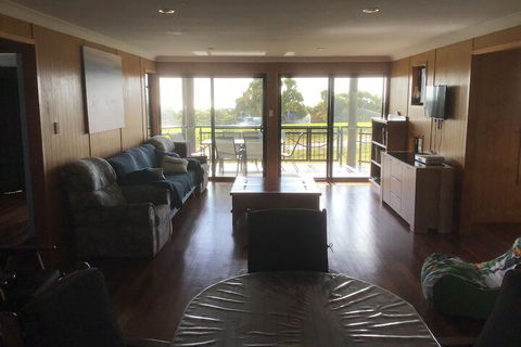 DRIFTWOOD - Accommodation Guide 4