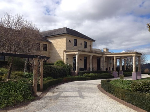 Linden Hall - Accommodation Guide 0