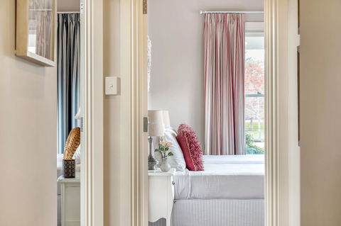 Grandview Accommodation - The Elm Tree Apartments - Accommodation Asia 6