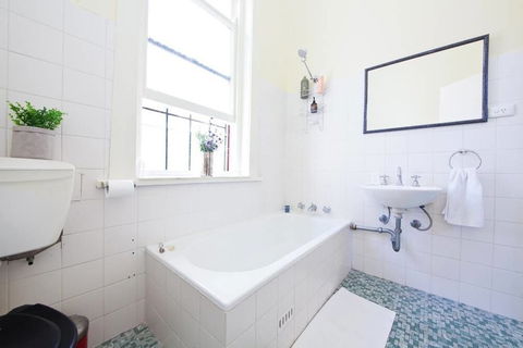 WB319 Chatswood Charmer Roomy 3 Bed Apartment - Accommodation Asia 5