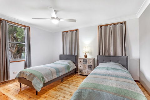 Cromarty Crescent 12 - Accommodation Asia 2