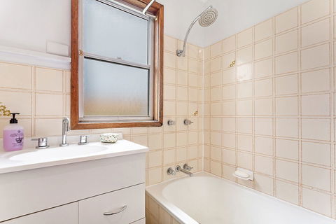 Cromarty Crescent 12 - Accommodation Asia 5