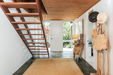 A PERFECT STAY - Cape Breeze - Accommodation Guide 1